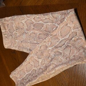 BCBGMaxAzria Peach Snake Athletic Print Leggings. Size Med.